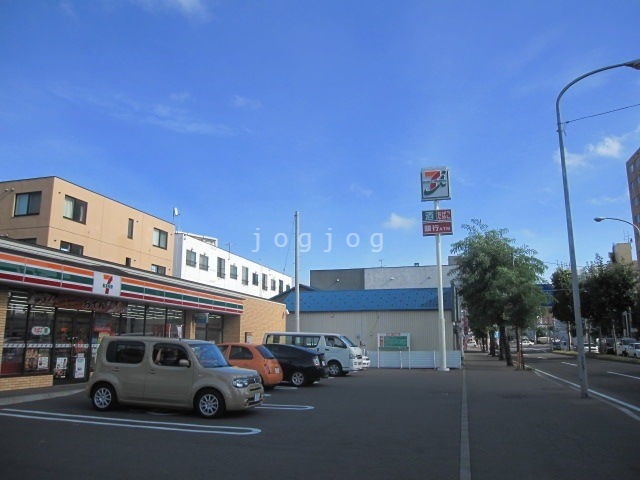コンビニ　セブンイレブン札幌菊水3条店（コンビニ）まで554m
