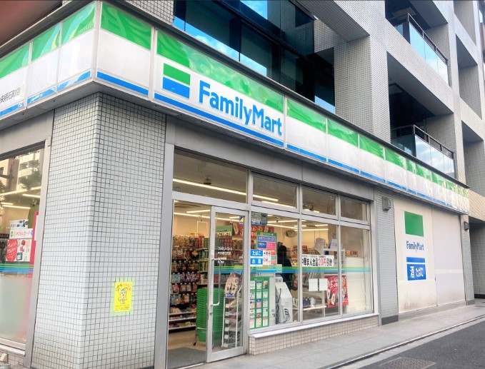コンビニ　ファミリーマート湊二丁目店（コンビニ）まで211m