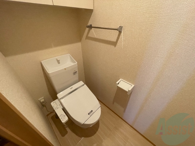 トイレ　ウォシュレット機能がついているので安心ですね。