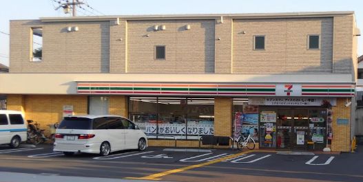 コンビニ　セブンイレブン 大阪桃谷5丁目店（コンビニ）まで550m