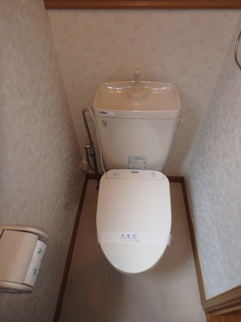 トイレ　窓があるトイレです。
