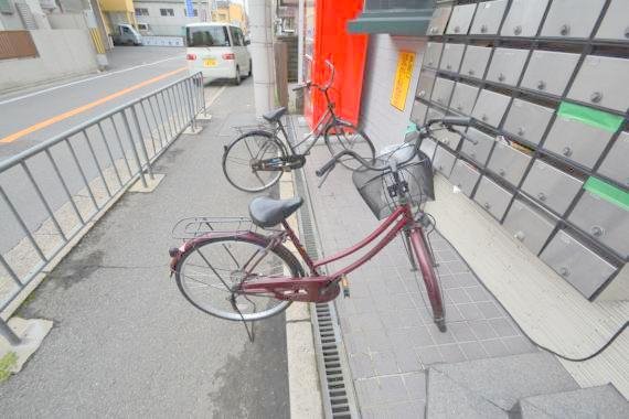 駐車場　あなたの大事な自転車も安心してとめることができますね。