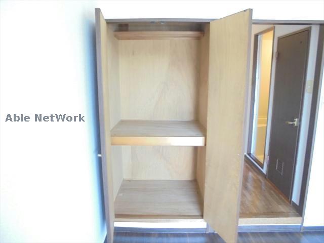 収納　※同物件別部屋の写真です。