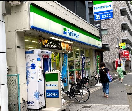 コンビニ　ファミリーマート 南森町駅前店（コンビニ）まで37m