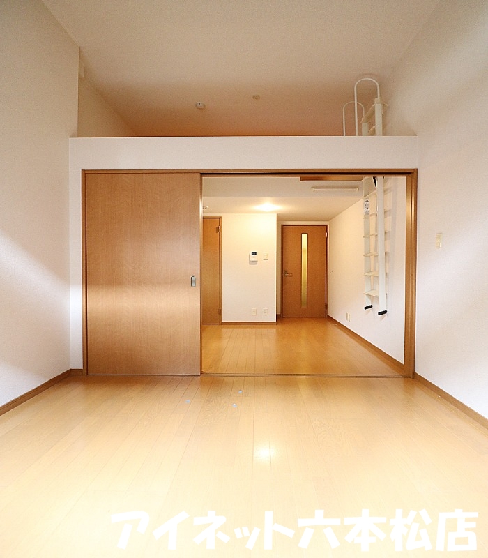 居室・リビング　家具の配置がしやすいお部屋です