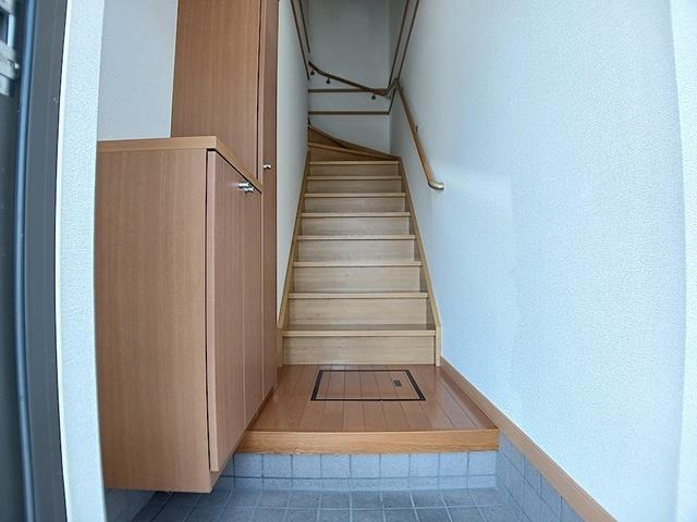 ＪＲ山陽本線 網干駅 徒歩10分 2階建 築23年の玄関写真