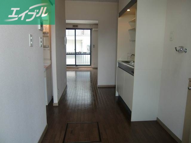 その他部屋・スペース　玄関から居室への眺め