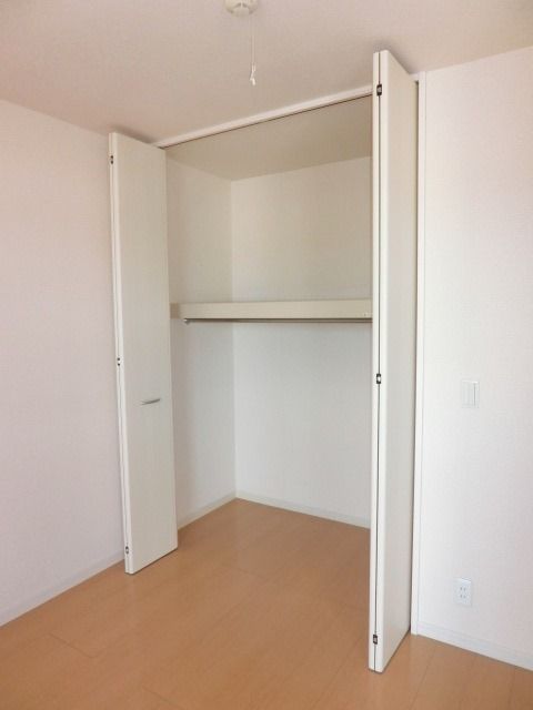収納　お洋服もたくさんかけられます