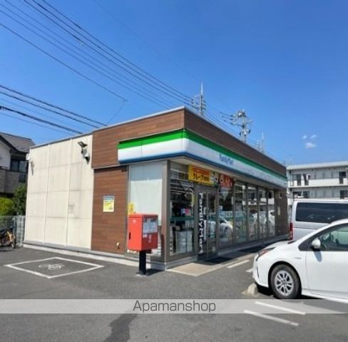 コンビニ　ファミリーマート（コンビニ）まで750m