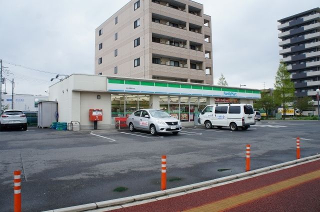 コンビニ　ファミマ　浦和美園駅前店（コンビニ）まで93m