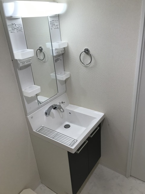 洗面設備　朝の支度にも助かる、独立の洗髪洗面化粧台