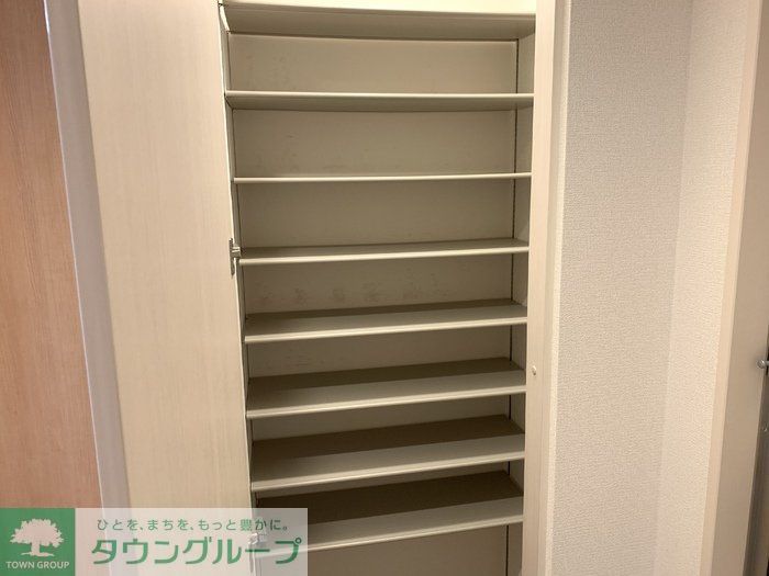 ロイジェントパークス レイクタウン III Oの玄関写真
