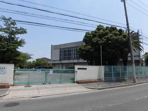 中学校　深井中学校（中学校）まで842m