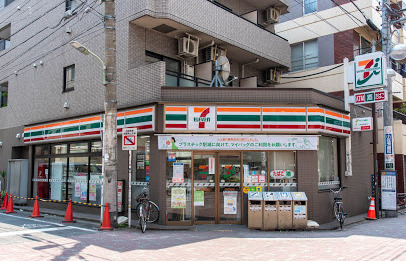 コンビニ　セブン-イレブン 大田区大森駅南店（コンビニ）まで72m