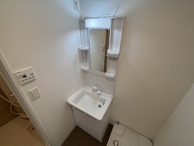 洗面設備　建築中のため類似物件の写真を掲載しています