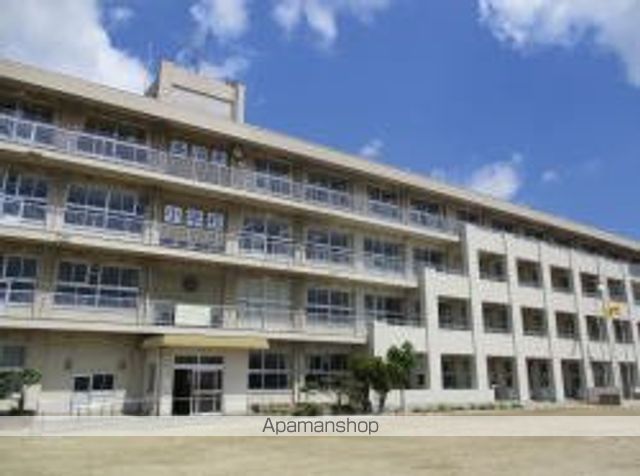 小学校　福山市立多治米小学校（小学校）まで800m