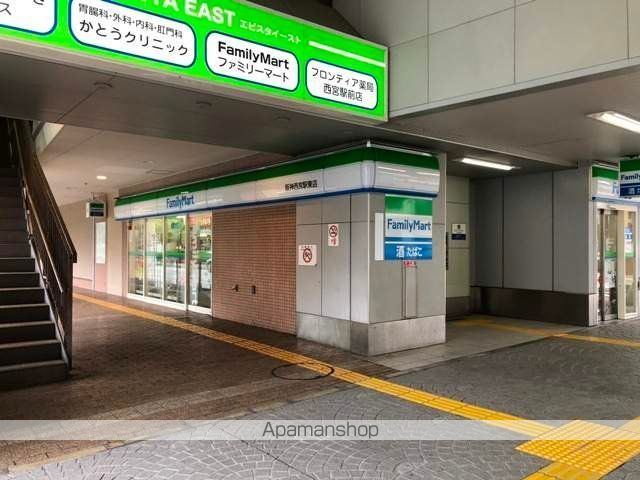 コンビニ　ファミリーマート（コンビニ）まで126m