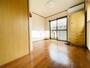 居室・リビング　住環境良好な洋室、フローリングのお部屋です。