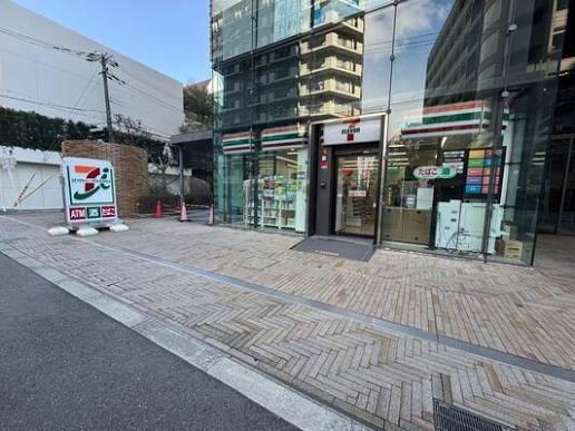 コンビニ　セブンイレブン 新大阪ブリックビル店（コンビニ）まで380m