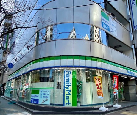 コンビニ　ファミリーマート日本橋茅場町店（コンビニ）まで114m