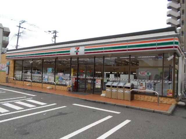 コンビニ　セブン‐イレブン 福岡塩原３丁目店（コンビニ）まで596m