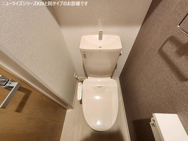 トイレ　同型モデル写真
