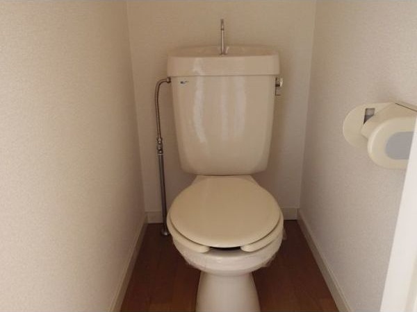 地下鉄東山線 本山駅 徒歩13分 2階建 築31年のトイレ写真