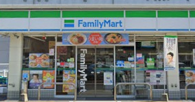 コンビニ　ファミリーマート 八木二丁目店（コンビニ）まで313m