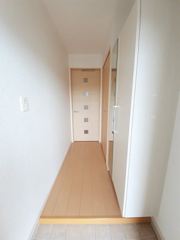 フィオーレ Aの玄関写真