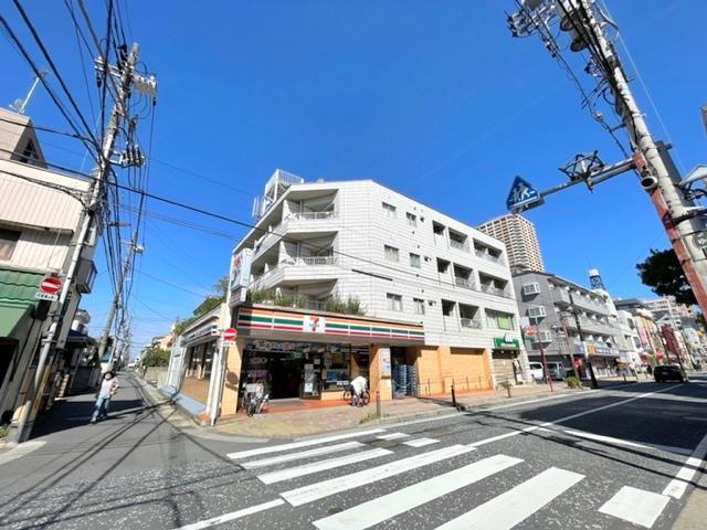 建物外観　1階はセブンイレブンとモスバーガー