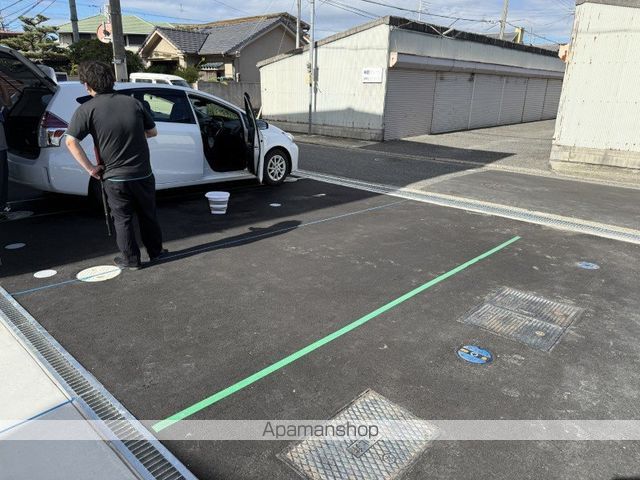 駐車場　駐車場