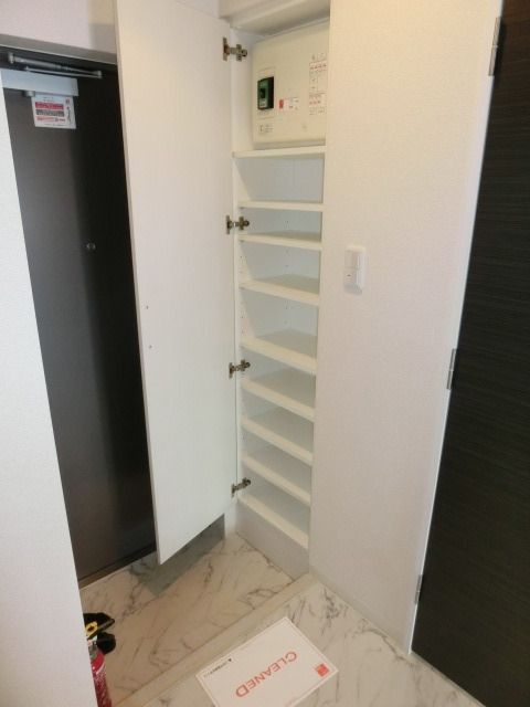 玄関　シューズボックス完備