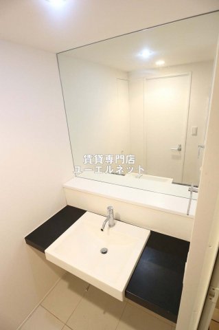 洗面設備　清潔感ある独立洗面台で毎日気持ちよく♪