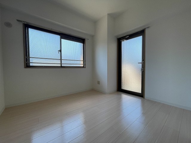 その他部屋・スペース　広くて明るい寝室