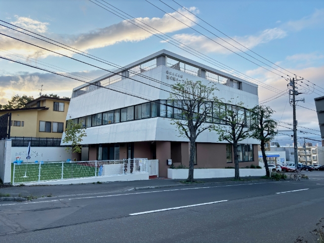 幼稚園・保育園　宮の森メープル保育園（幼稚園・保育園）まで333m