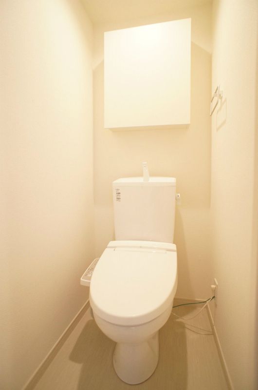 ＪＲ東海道本線 藤沢駅 徒歩10分 3階建 築10年のトイレ写真