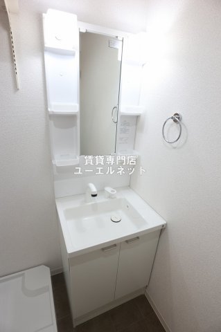 洗面設備　清潔感ある独立洗面台で毎日気持ちよく♪