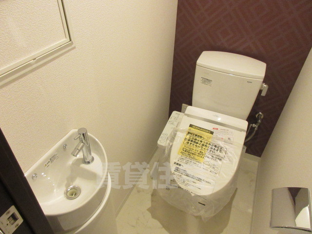 南海高野線 堺東駅 徒歩5分 14階建 築9年のトイレ写真