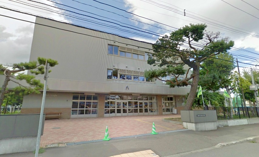 中学校　札幌市立東白石中学校（中学校）まで213m
