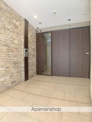 地下鉄御堂筋線 心斎橋駅 徒歩5分 10階建 築16年の外観写真