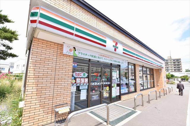 コンビニ　セブンイレブン（コンビニ）まで603m
