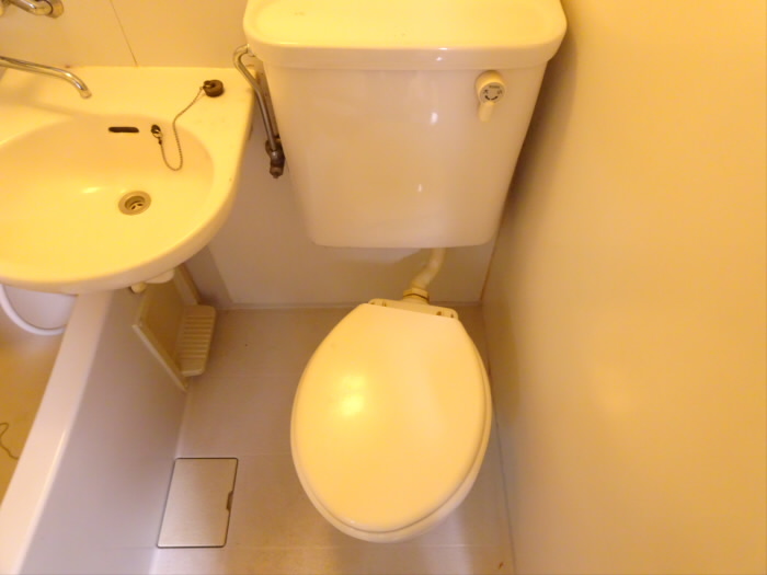 京王線 代田橋駅 徒歩5分 3階建 築64年のトイレ写真