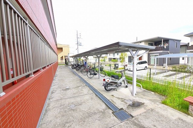 近鉄奈良線 近鉄奈良駅 バス乗車時間：11分 最寄りバス停で下車 徒歩11分 3階建 築16年の外観写真