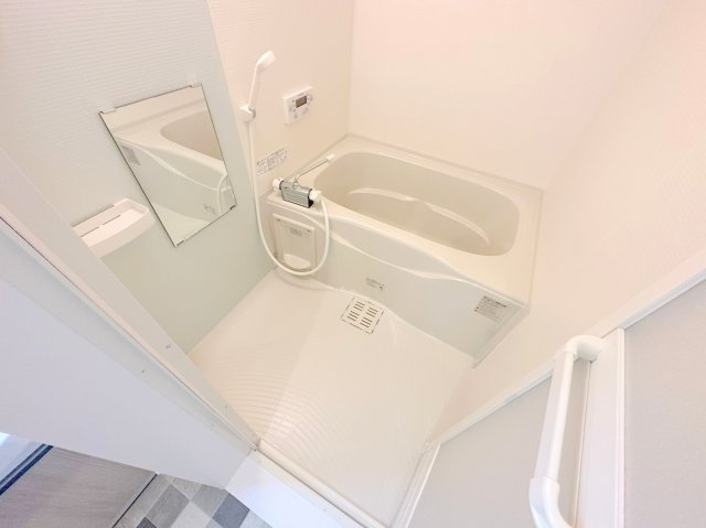 バス・シャワールーム　広めのお風呂は一日の疲れを癒してくれます。