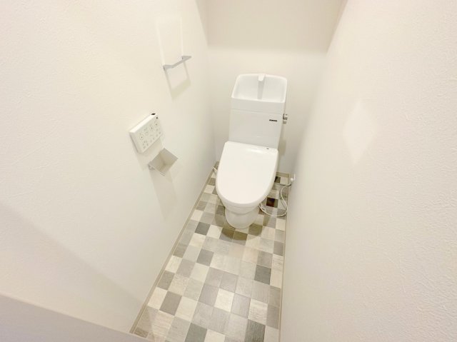 トイレ　綺麗なトイレにはウォシュレット標準装備です。