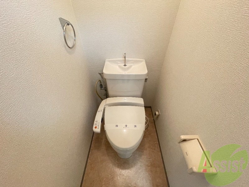 トイレ　トイレはウォシュレット機能付きです。安心して使用できますね。