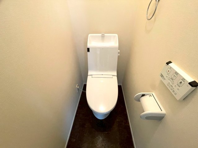 トイレ　掲載写真は退去前に撮影したものです。現況と異なる場合は「現況