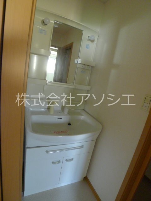 ＪＲ武蔵野線 吉川駅 バス乗車時間：4分 最寄りバス停で下車 徒歩3分 2階建 築19年の内装写真