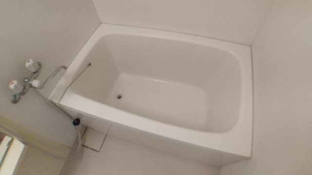 バス・シャワールーム　シンプルで機能的なユニットバスです