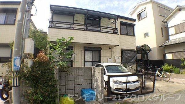 建物外観　敷地内に無料駐車場付き！